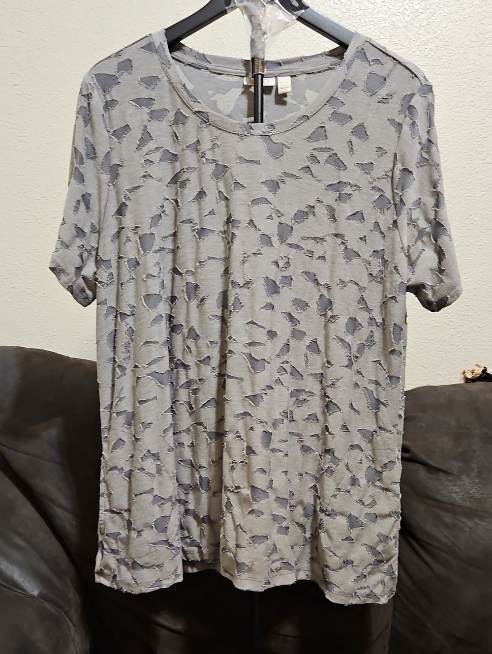 LOGO by Lori Goldstein Gray Distressed Cutout Short Sleeve Top With Pockets